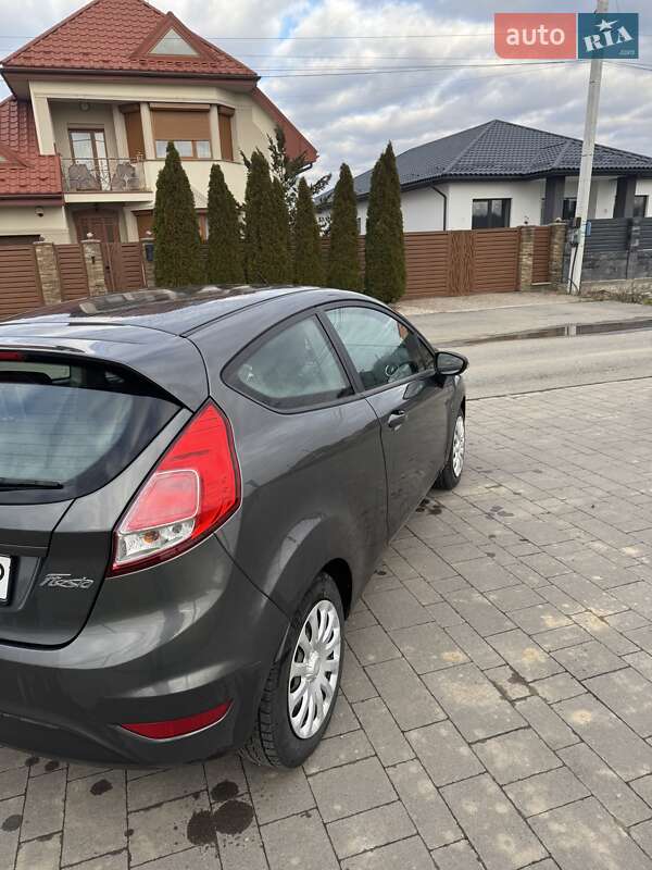 Хетчбек Ford Fiesta 2016 в Ужгороді