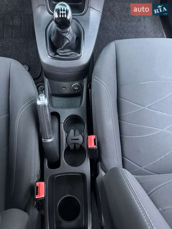 Хетчбек Ford Fiesta 2016 в Ужгороді