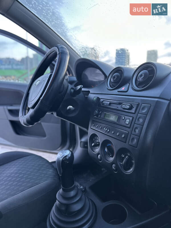 Хетчбек Ford Fiesta 2002 в Одесі