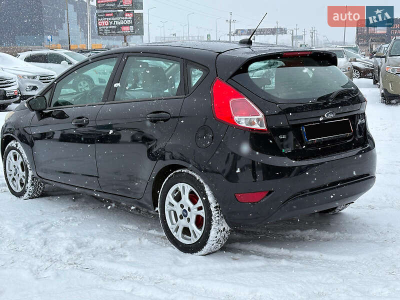 Хетчбек Ford Fiesta 2016 в Львові