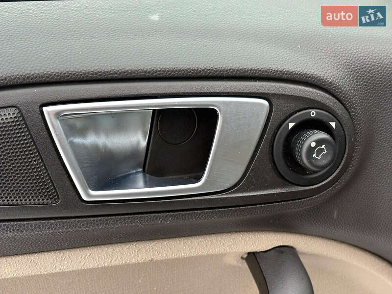 Хетчбек Ford Fiesta 2016 в Львові