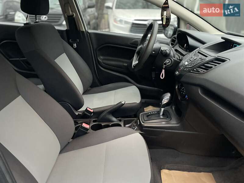 Седан Ford Fiesta 2016 в Дніпрі