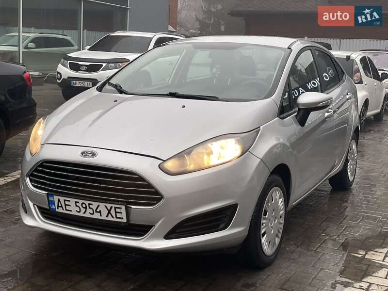 Седан Ford Fiesta 2016 в Дніпрі