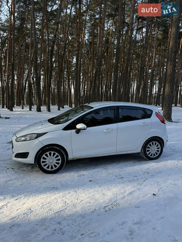 Хэтчбек Ford Fiesta 2013 в Сумах