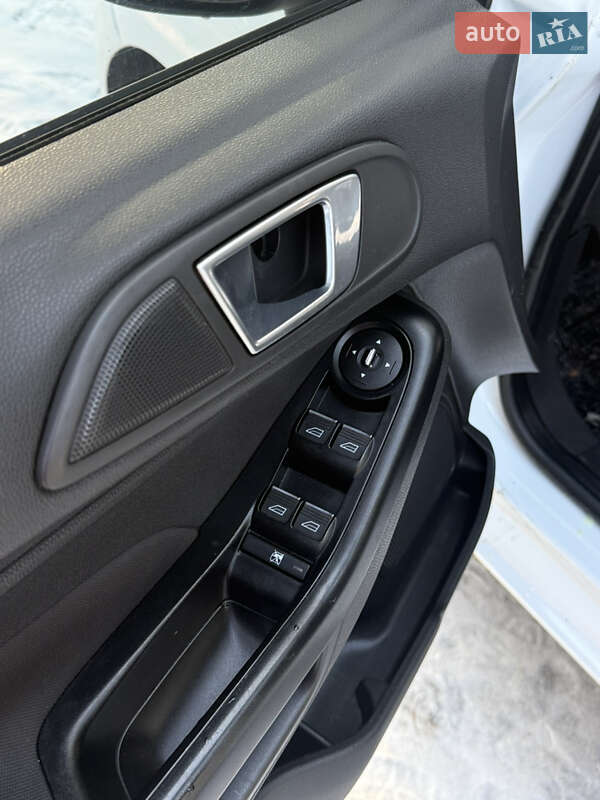 Хэтчбек Ford Fiesta 2013 в Сумах