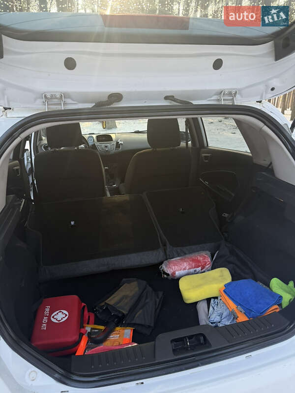 Хэтчбек Ford Fiesta 2013 в Сумах