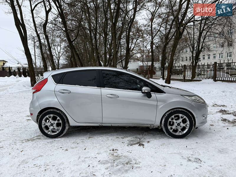 Хэтчбек Ford Fiesta 2010 в Чернигове