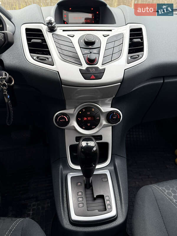 Хэтчбек Ford Fiesta 2010 в Чернигове