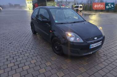 Хэтчбек Ford Fiesta 2005 в Хусте