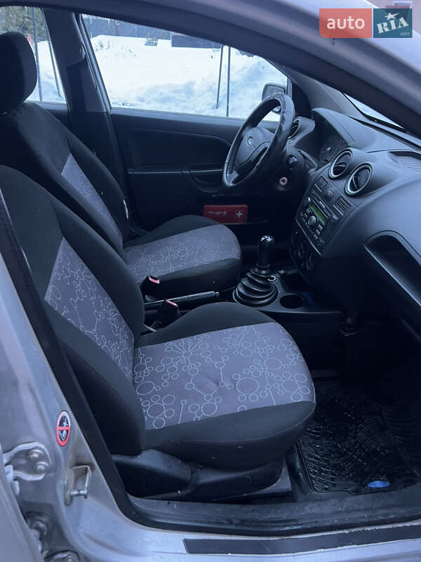 Хэтчбек Ford Fiesta 2006 в Тернополе