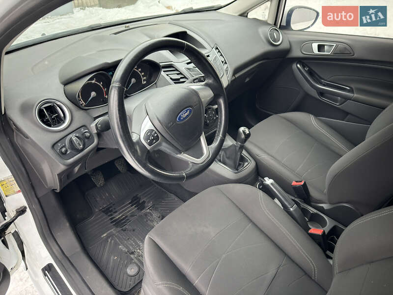 Хэтчбек Ford Fiesta 2016 в Киеве фото 7 Хэтчбек Ford Fiesta 2016 в Киеве