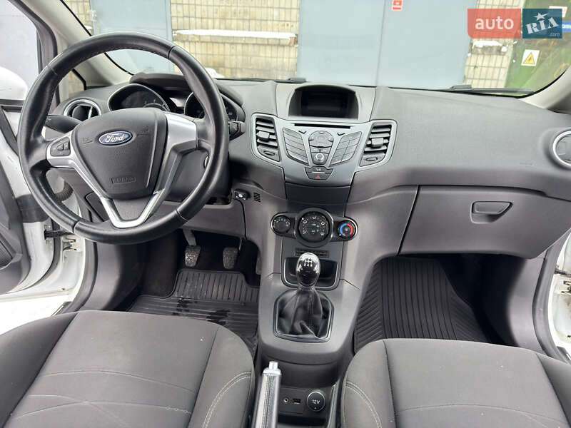 Хэтчбек Ford Fiesta 2016 в Киеве фото 11 Хэтчбек Ford Fiesta 2016 в Киеве