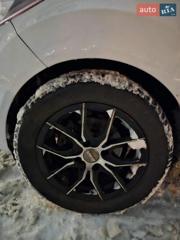 Хэтчбек Ford Fiesta 2016 в Киеве