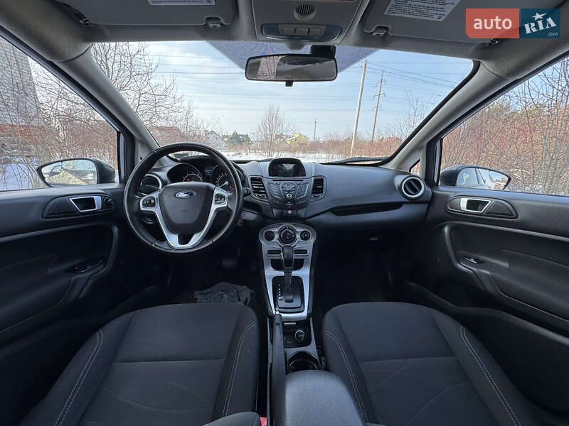Седан Ford Fiesta 2015 в Львові