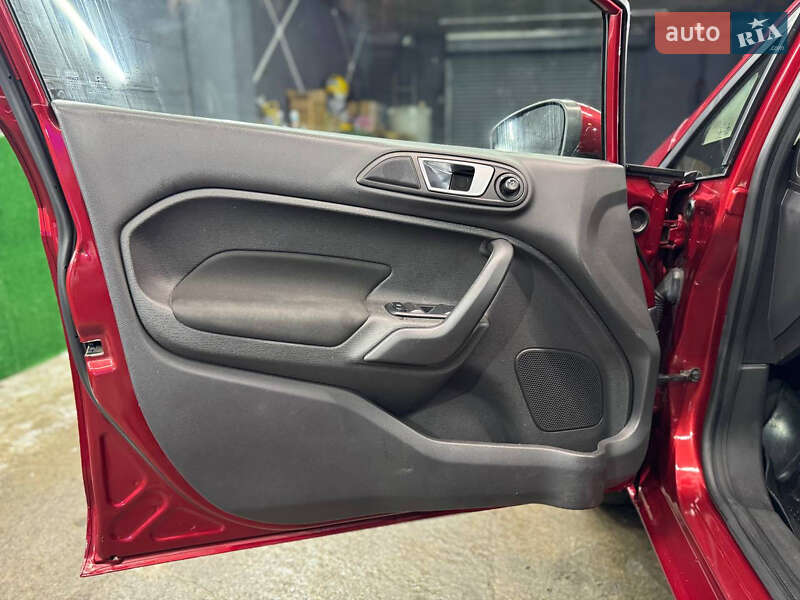 Седан Ford Fiesta 2014 в Киеве