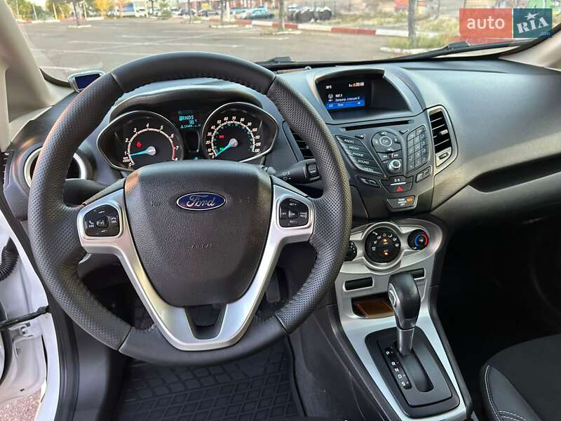 Хэтчбек Ford Fiesta 2015 в Николаеве