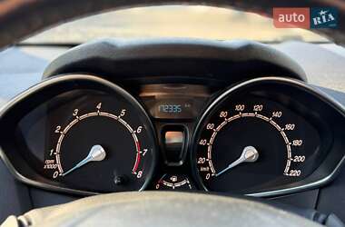 Хэтчбек Ford Fiesta 2014 в Львове