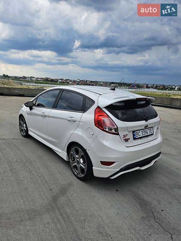 Хэтчбек Ford Fiesta 2016 в Стрые