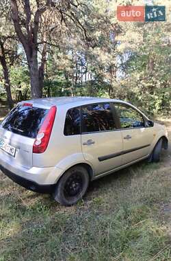 Хэтчбек Ford Fiesta 2006 в Шептицькому