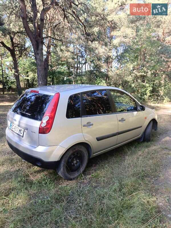 Хэтчбек Ford Fiesta 2006 в Шептицькому
