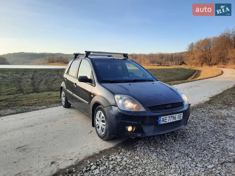 Хетчбек Ford Fiesta 2008 в Дніпрі