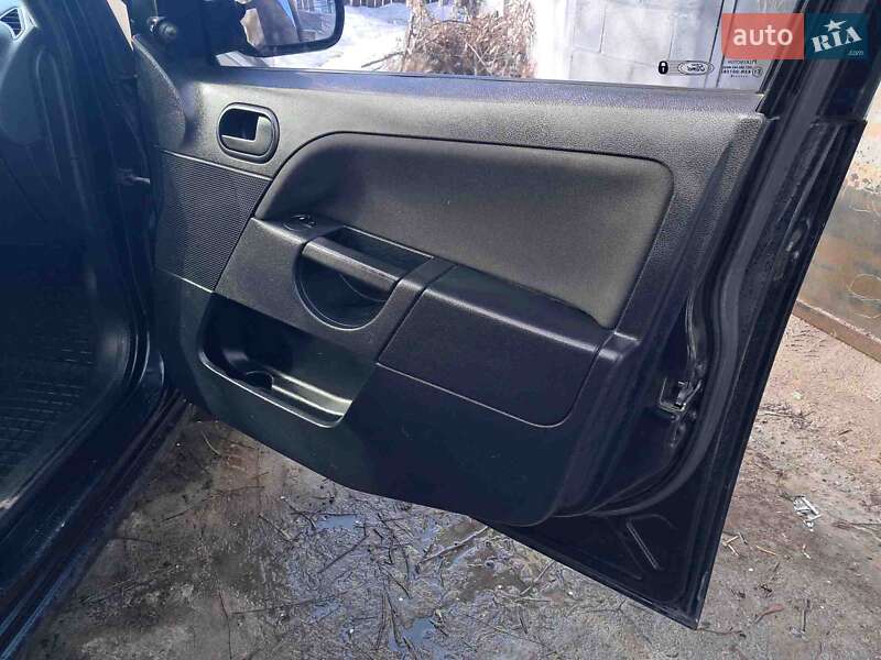 Хэтчбек Ford Fiesta 2006 в Киеве