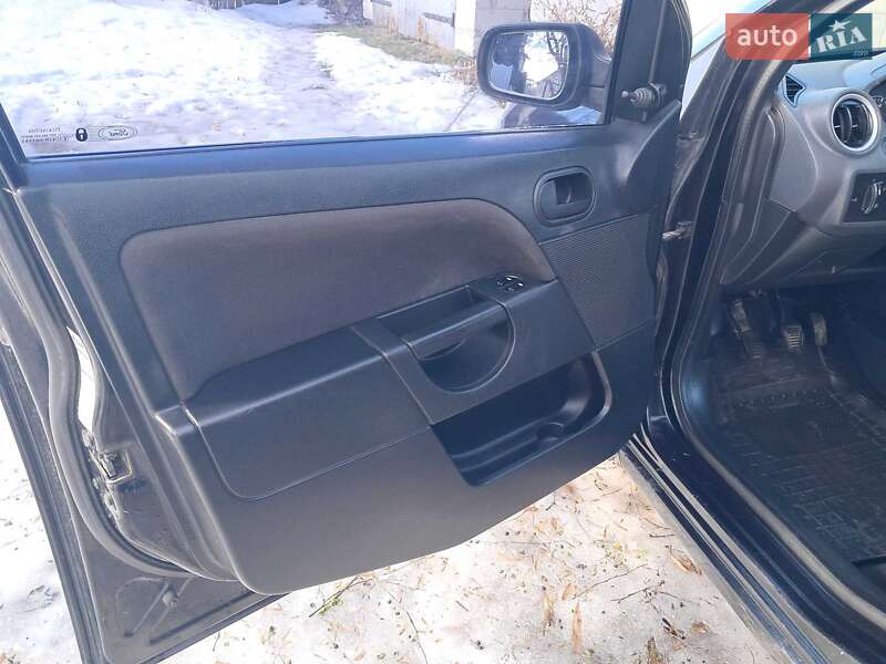 Хэтчбек Ford Fiesta 2006 в Киеве