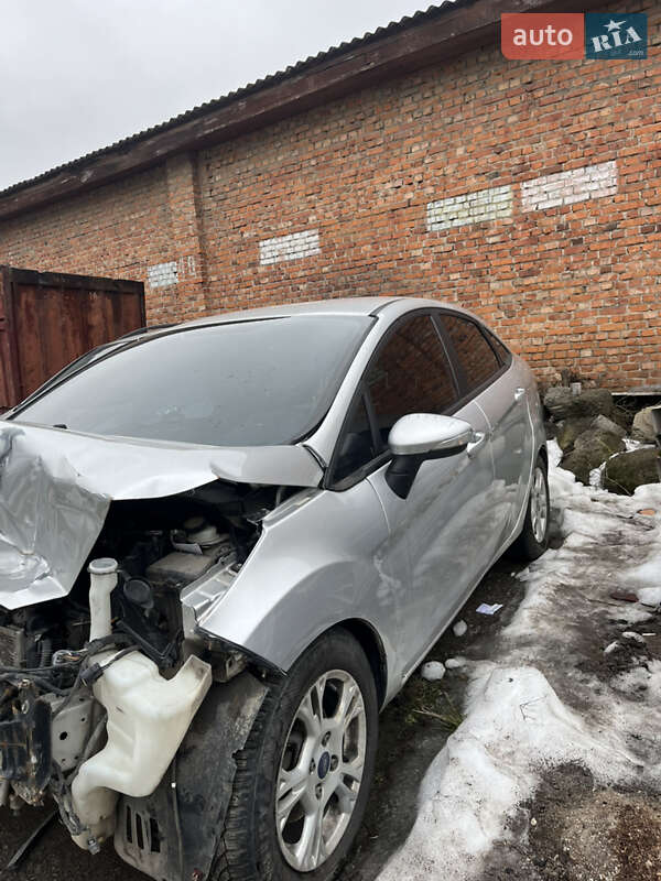 Седан Ford Fiesta 2016 в Ивано-Франковске