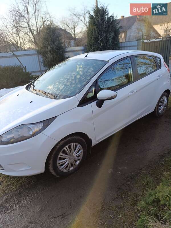 Хэтчбек Ford Fiesta 2012 в Стрые
