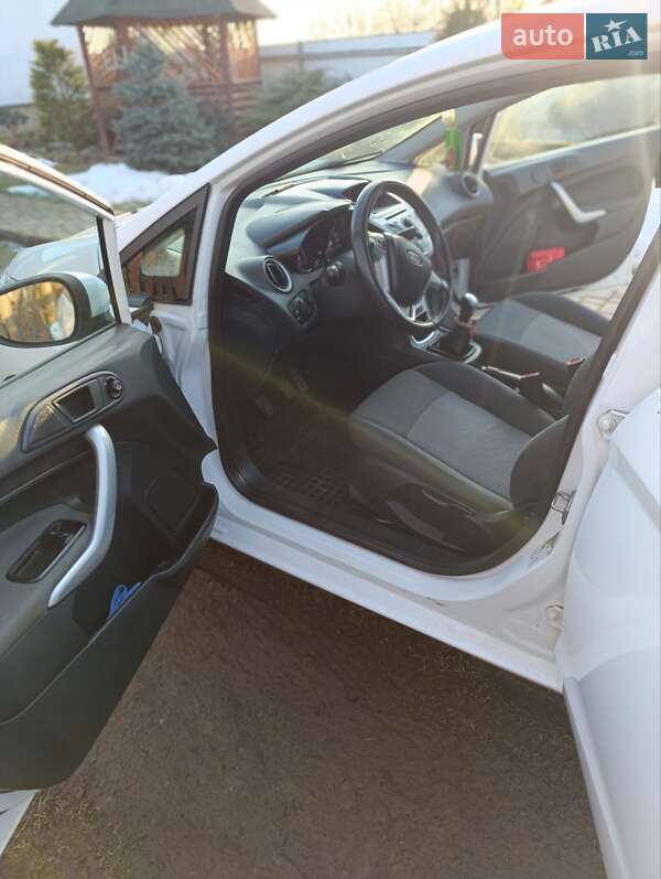 Хэтчбек Ford Fiesta 2012 в Стрые