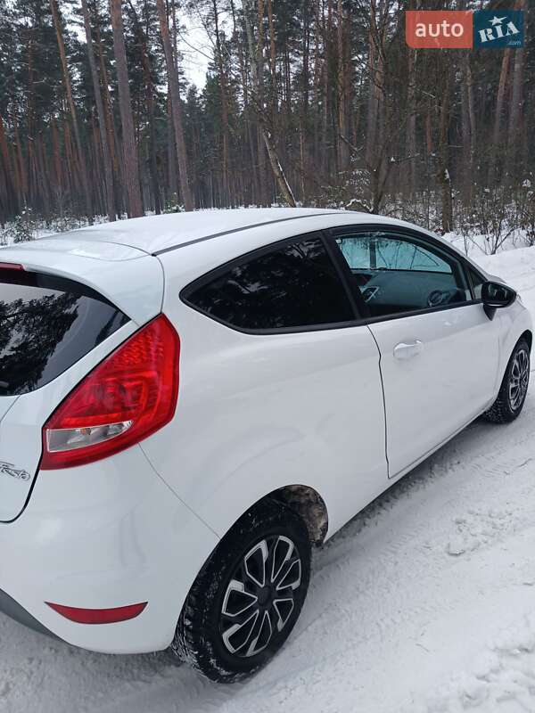 Хетчбек Ford Fiesta 2010 в Сумах фото 3 Хетчбек Ford Fiesta 2010 в Сумах