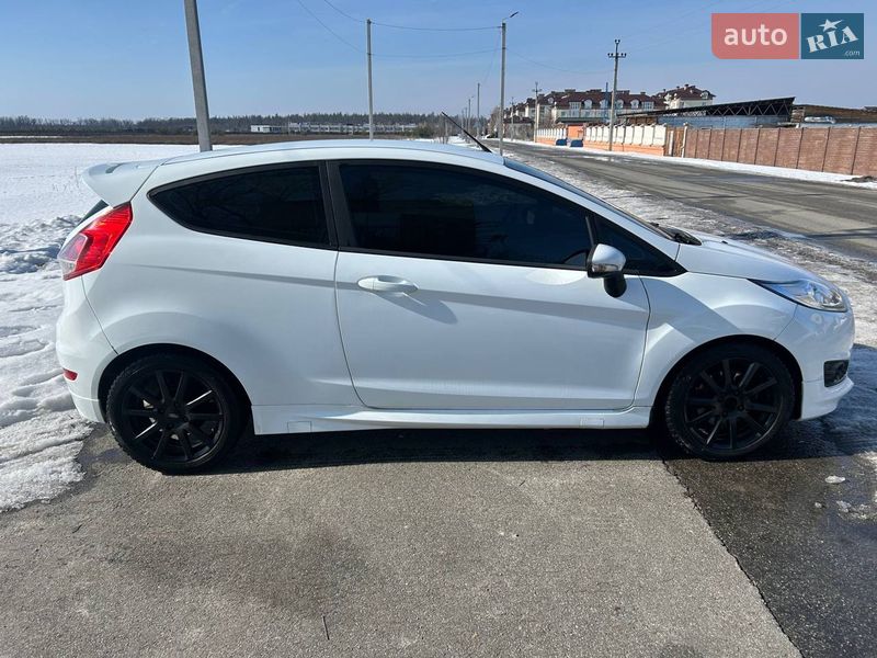 Хетчбек Ford Fiesta 2013 в Києві