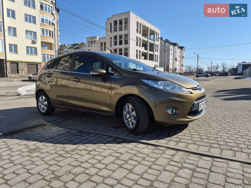 Хэтчбек Ford Fiesta 2011 в Стрые