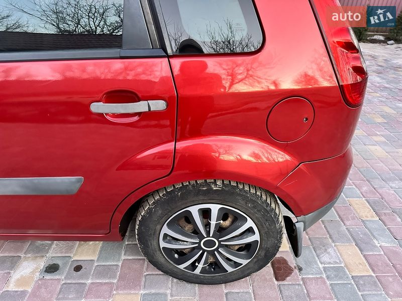 Хэтчбек Ford Fiesta 2006 в Черновцах