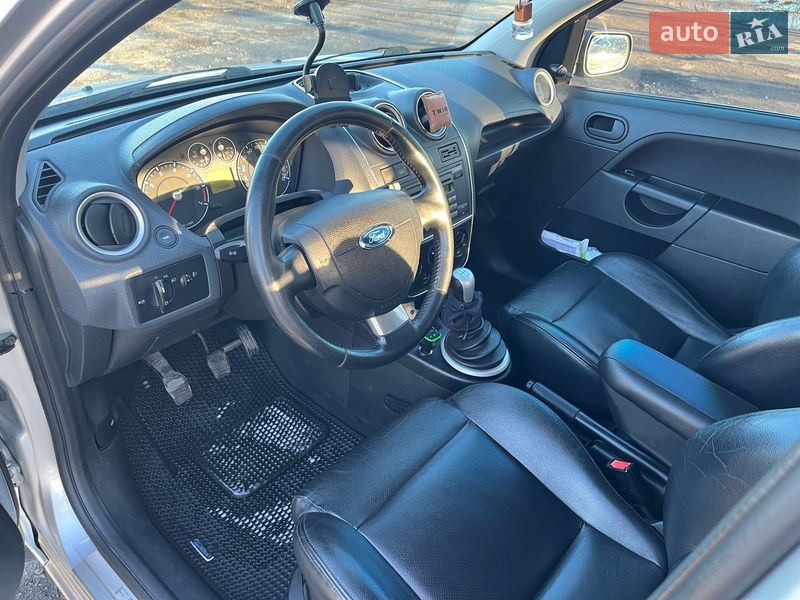 Хэтчбек Ford Fiesta 2008 в Киеве