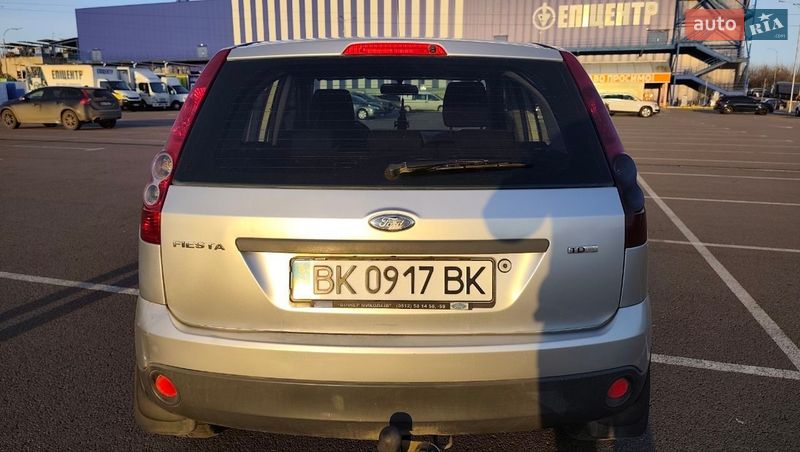 Хэтчбек Ford Fiesta 2006 в Ровно