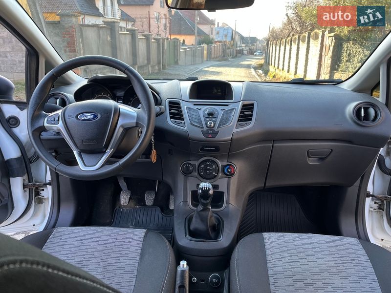 Хетчбек Ford Fiesta 2013 в Чинадієвому