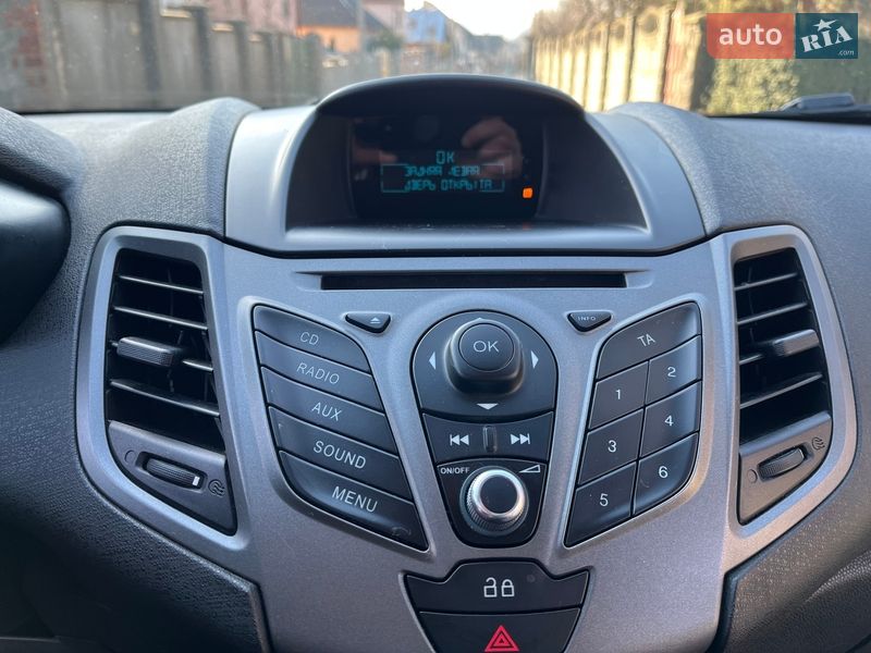 Хетчбек Ford Fiesta 2013 в Чинадієвому