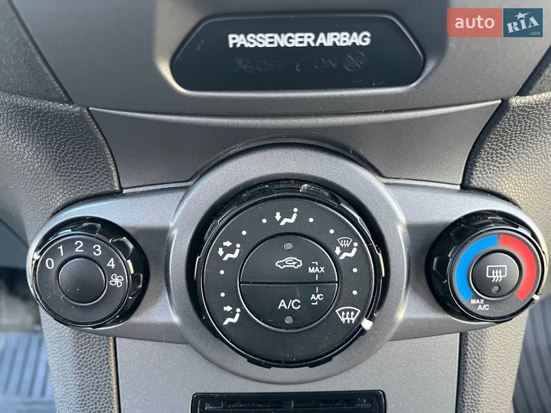 Хетчбек Ford Fiesta 2013 в Чинадієвому