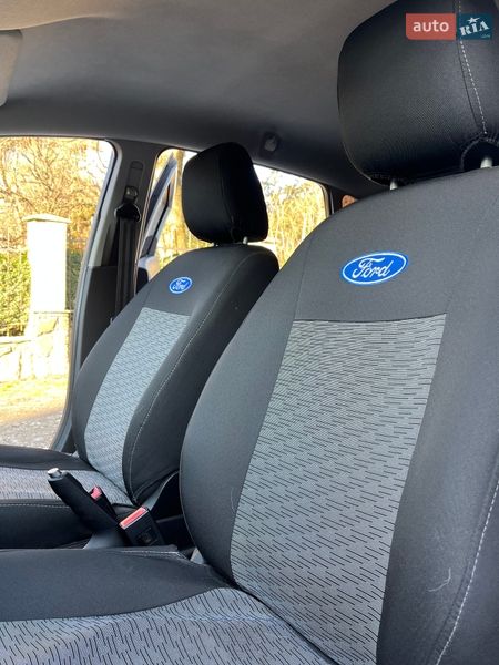 Хетчбек Ford Fiesta 2013 в Чинадієвому