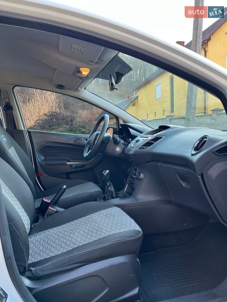 Хетчбек Ford Fiesta 2013 в Чинадієвому