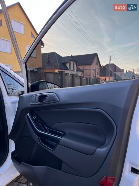 Хетчбек Ford Fiesta 2013 в Чинадієвому