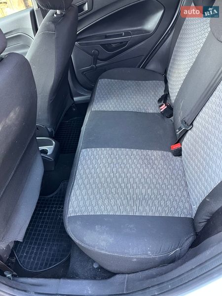Хетчбек Ford Fiesta 2013 в Чинадієвому