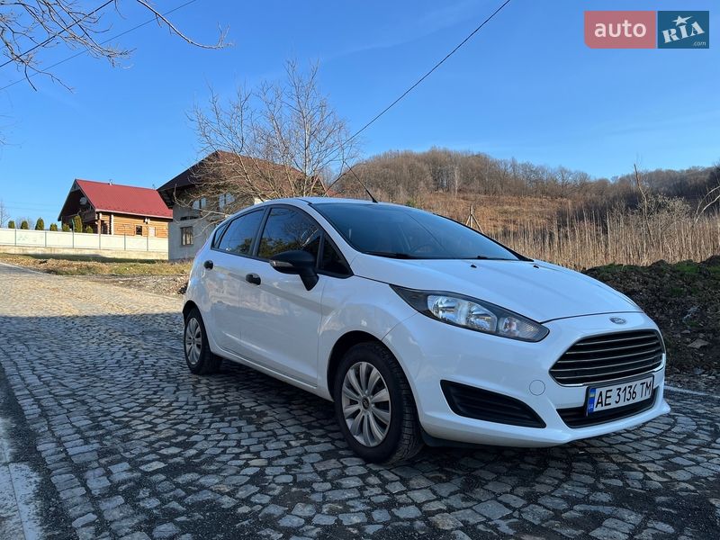 Хетчбек Ford Fiesta 2013 в Чинадієвому
