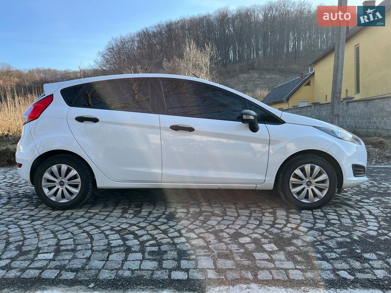 Хетчбек Ford Fiesta 2013 в Чинадієвому