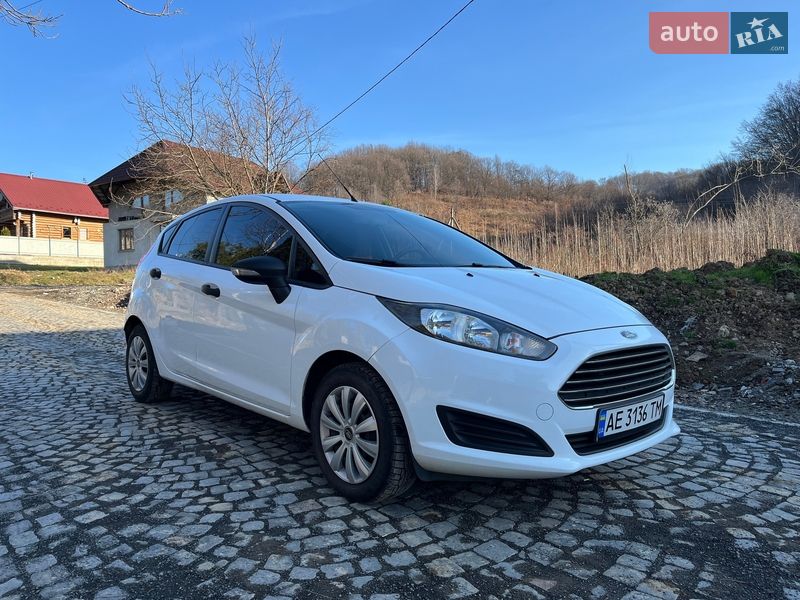 Хетчбек Ford Fiesta 2013 в Чинадієвому