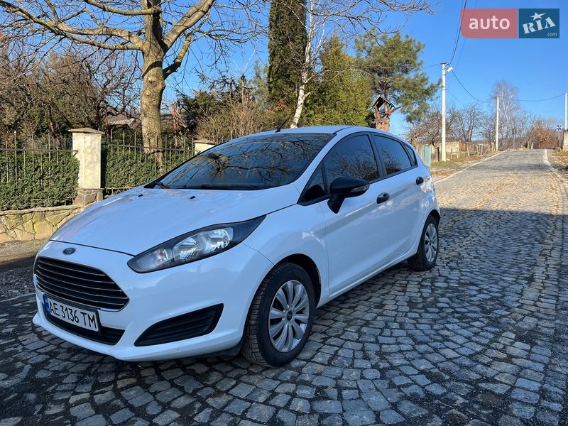 Хетчбек Ford Fiesta 2013 в Чинадієвому
