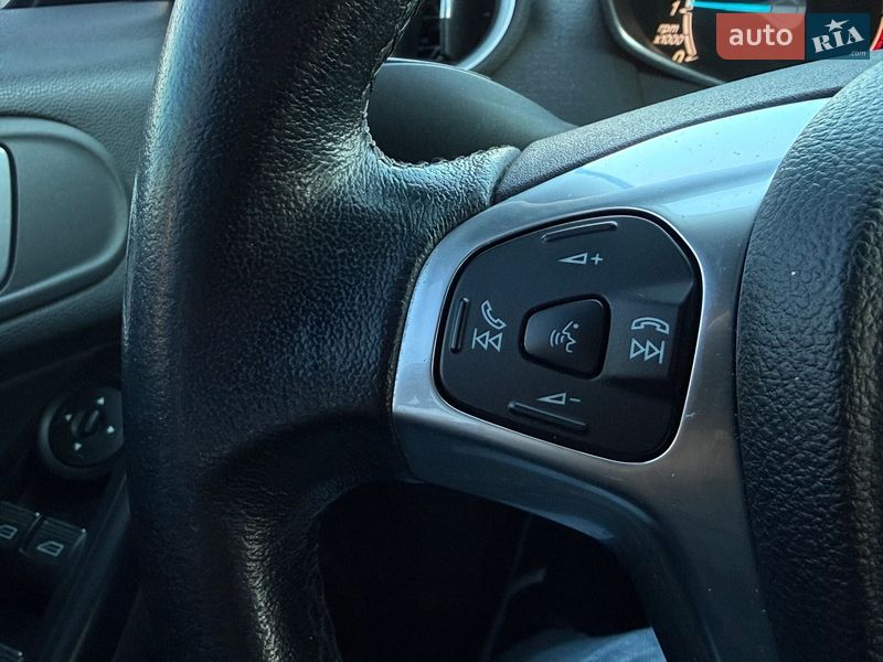 Хетчбек Ford Fiesta 2016 в Києві