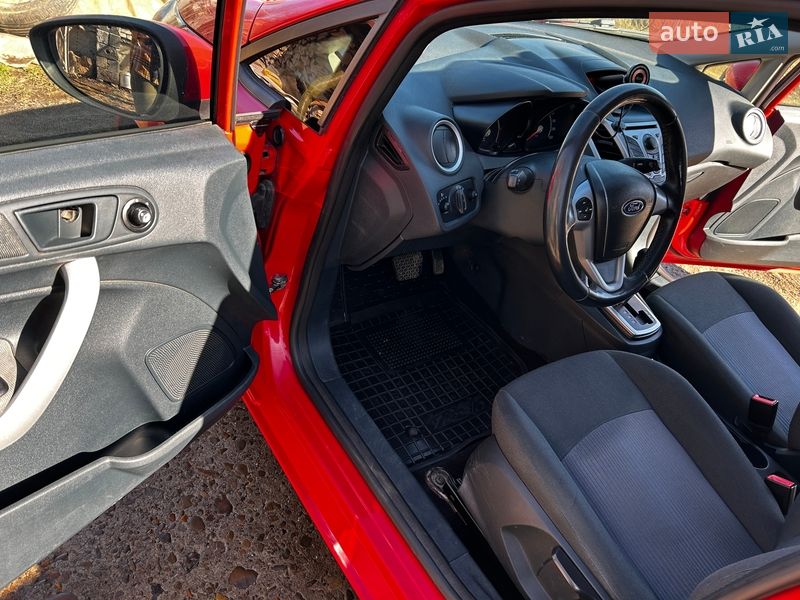 Хэтчбек Ford Fiesta 2012 в Ивано-Франковске