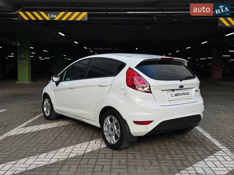 Хэтчбек Ford Fiesta 2016 в Киеве